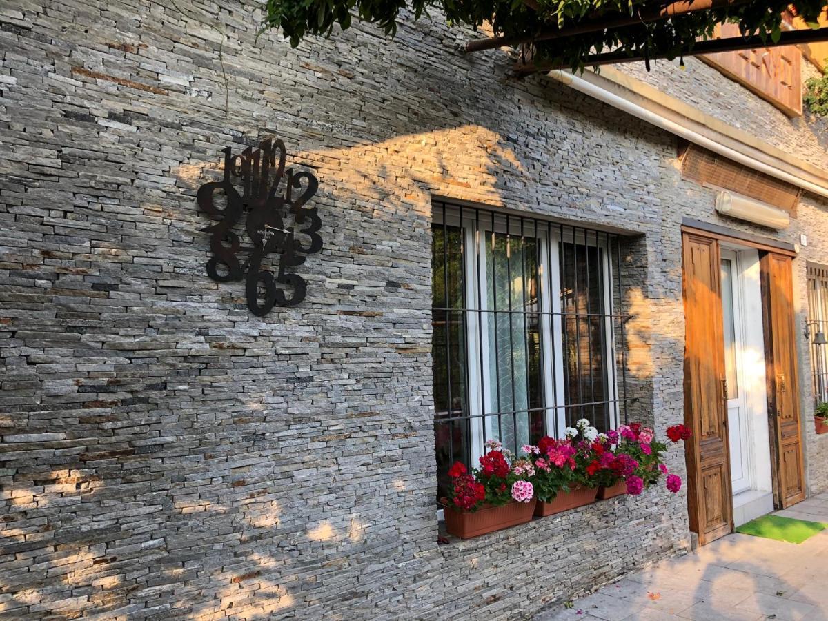 Al Cervo Tra I Laghi Bed & Breakfast Tavernerio Ngoại thất bức ảnh